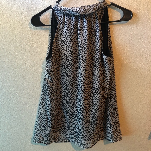 4/$20 Old Navy sleeveless top - Picture 4 of 4